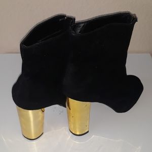 Ultra fab black and gold heels🤩